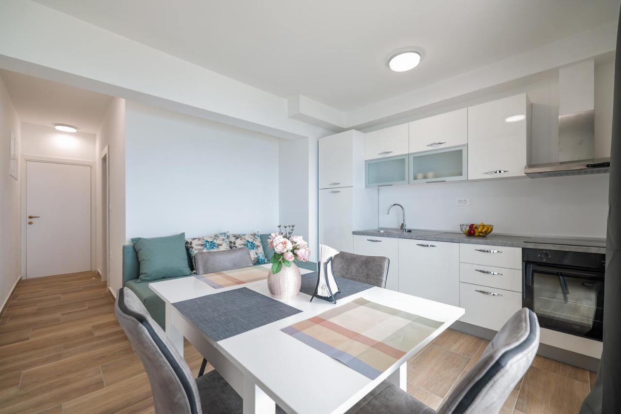 Beachfront Apartments Tic With Seaview Miletici Exterior photo